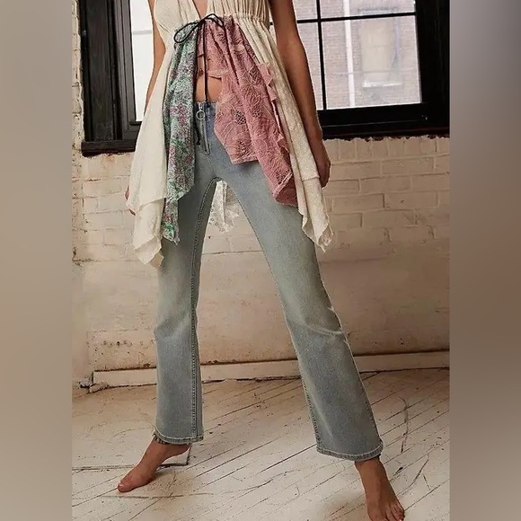 Free People Jett Low Rise flare jeans . NWT . - Picture 1 of 7
